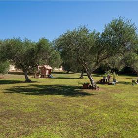 4 bedroom villa with pool, Chalikounas, sleeps 8